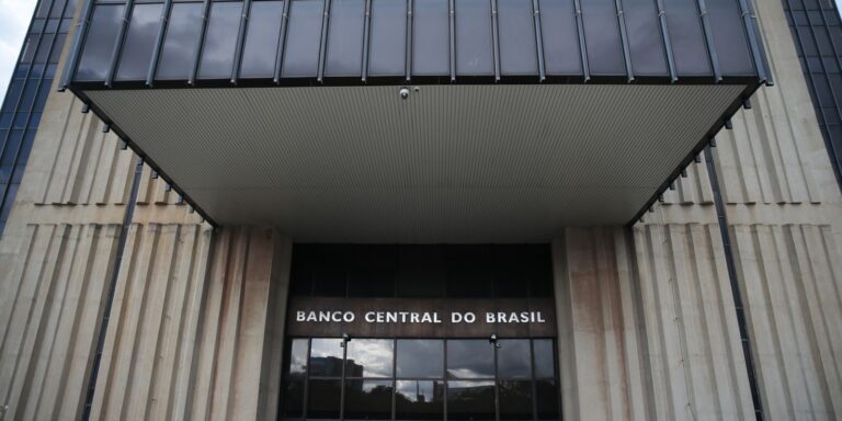 Mercado financeiro eleva projeção de inflação para 2026