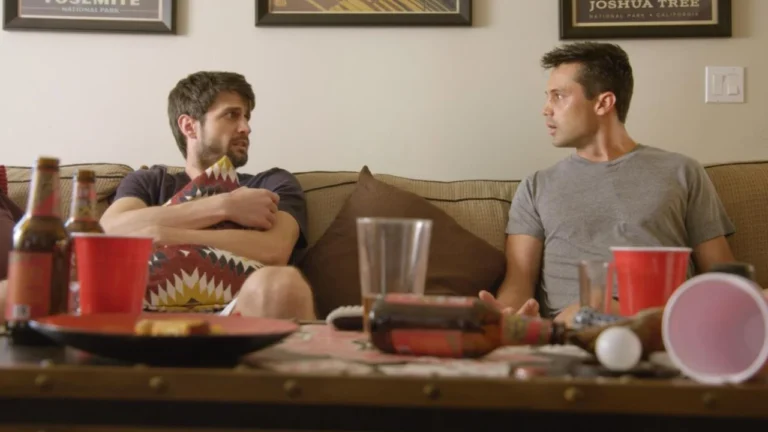 Everyone Is Doing Great na Netflix: uma série que mergulha na crise existencial pós-anos 2000