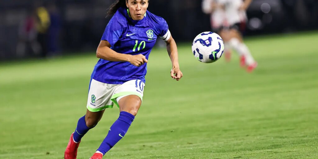 A rainha em campo: Marta retorna à seleção feminina para amistosos cruciais