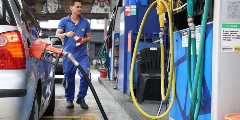 O recuo nas vendas do comércio em abril