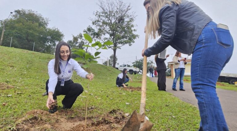 Legado verde em Presidente Prudente: Grupo Athia celebra centenário com plantio de árvores