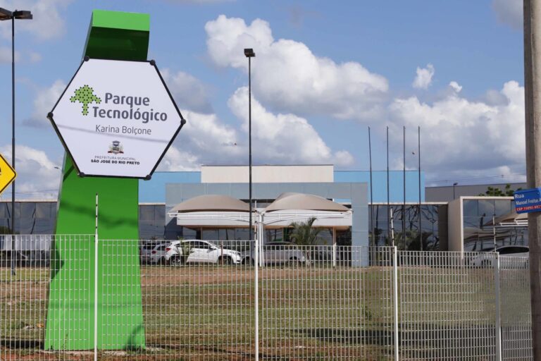 Rio Preto inaugura laboratório para formar educadores em inteligência artificial