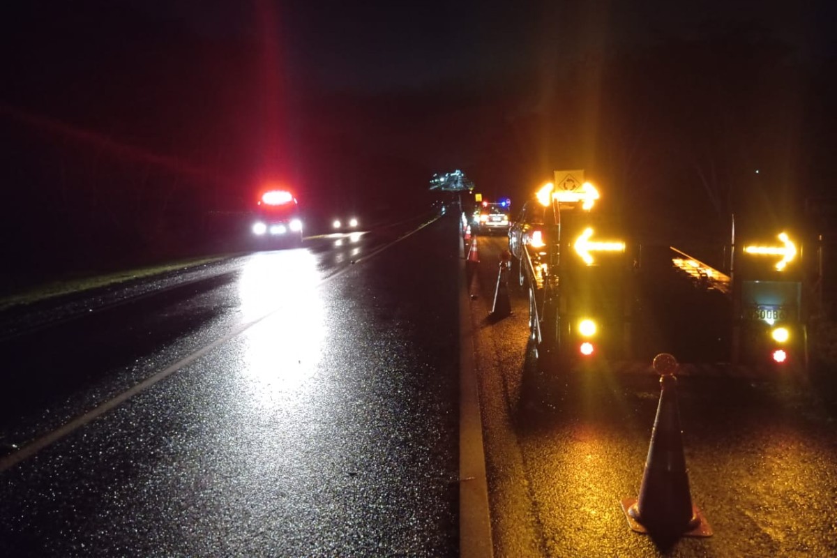 Motociclista morre em acidente com boi na rodovia sob chuva forte em Tupi Paulista