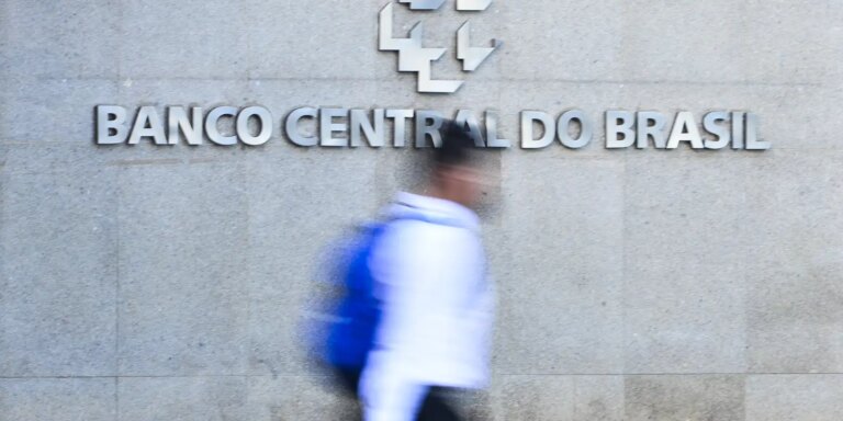 Mercado eleva projeção de inflação e Selic: desafios para a economia brasileira