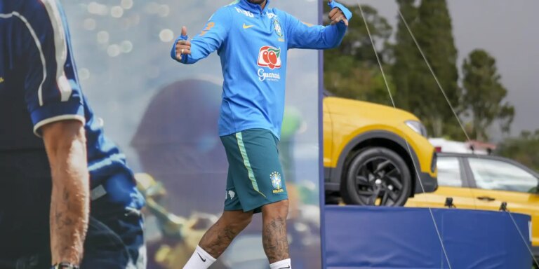 Neymar em tratamento: atacante não viaja para amistoso da seleção antes da Copa
