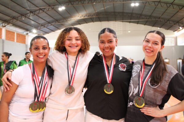 Karatê de Presidente Prudente brilha nos jogos regionais com ouro feminino e prata masculina