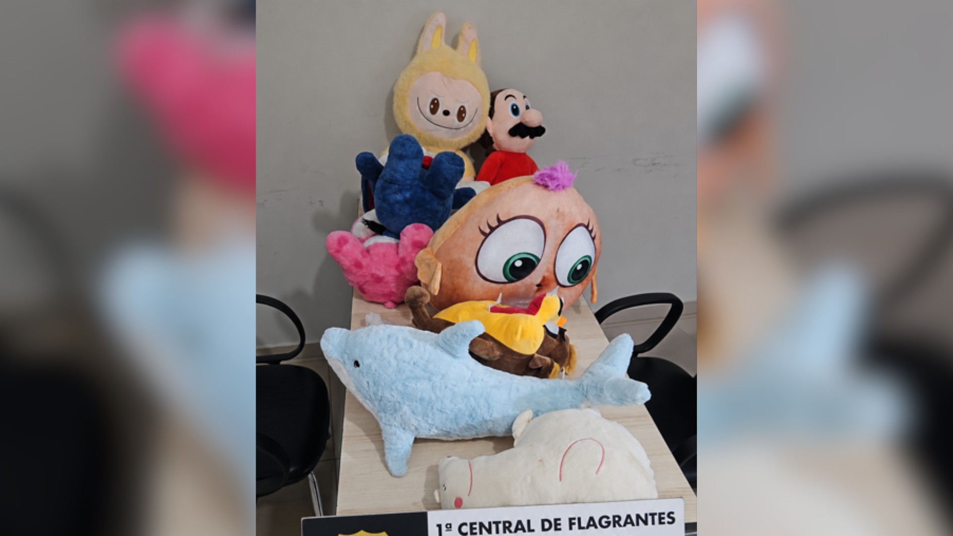 Mãe devolve pelúcias retiradas por criança em máquina de shopping de São José do Rio Preto