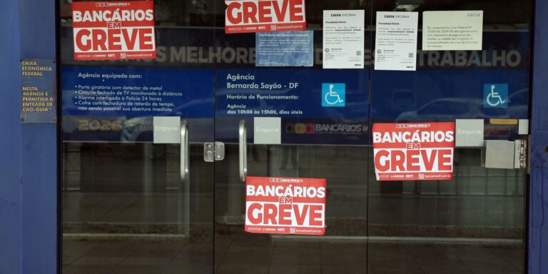 Bancários da Caixa mantêm greve após rejeição de proposta final