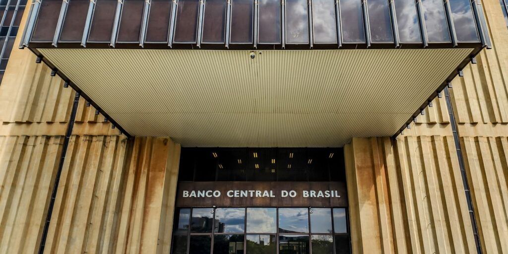 BC reduz taxa Selic para 13,75% ao ano em meio a tensões globais