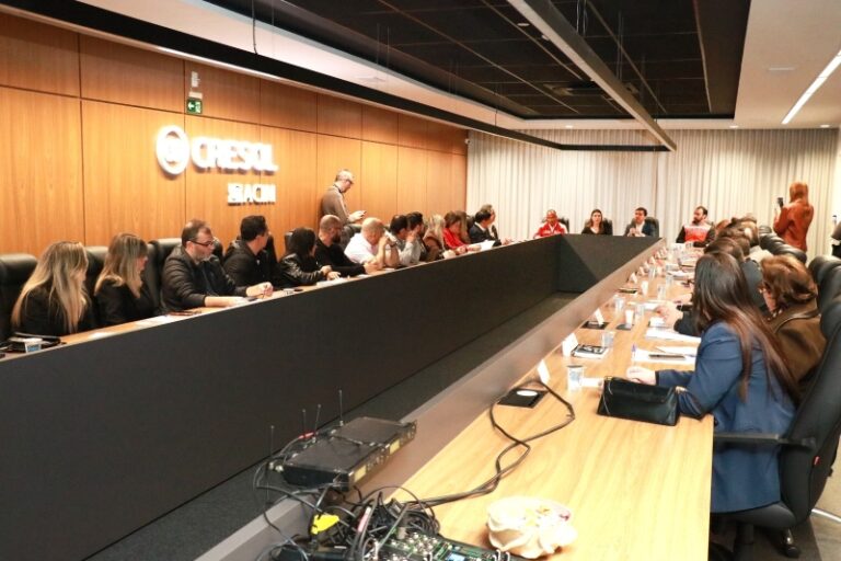 Gestão municipal de Marília alinha ações em encontro de secretariado