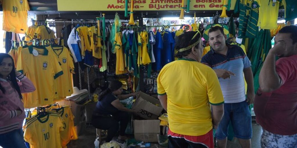 Vendas no comércio recuam 0,8% em julho, em meio a 