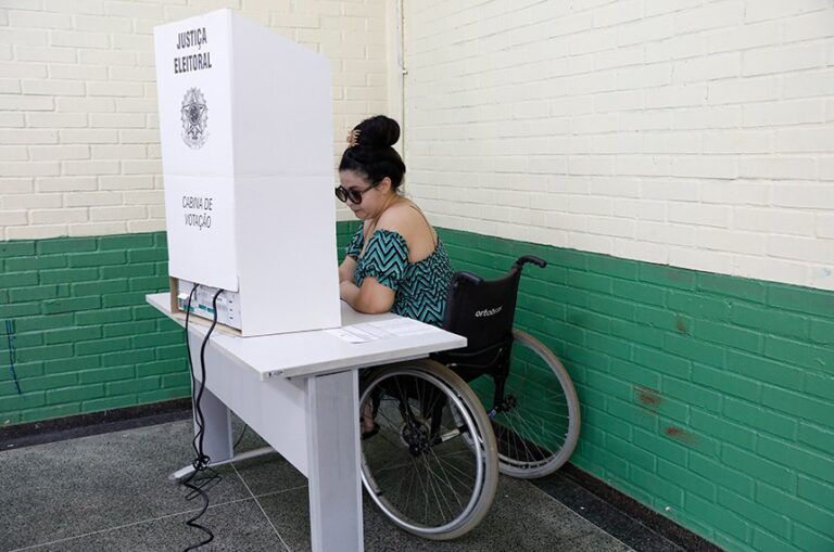 Acessibilidade eleitoral: o transporte gratuito para votação em foco