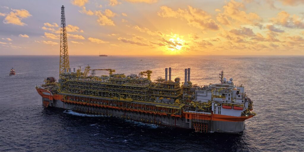 Petrobras adere a programa de subvenção e estabiliza preço do diesel