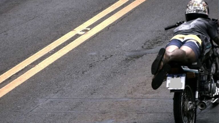 Alta velocidade e malabarismo: motociclista flagrado na BR-153 pode perder CNH